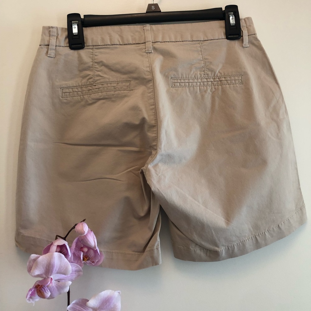 Women’s Old Navy Bermuda Short Size 2 - Picture 4 of 7